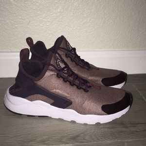 Nike Women’s Huarache Shoes